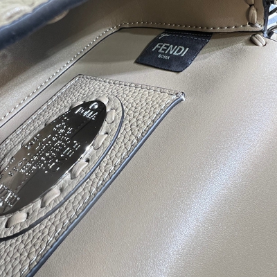 フェンディバッグ着用イメージ